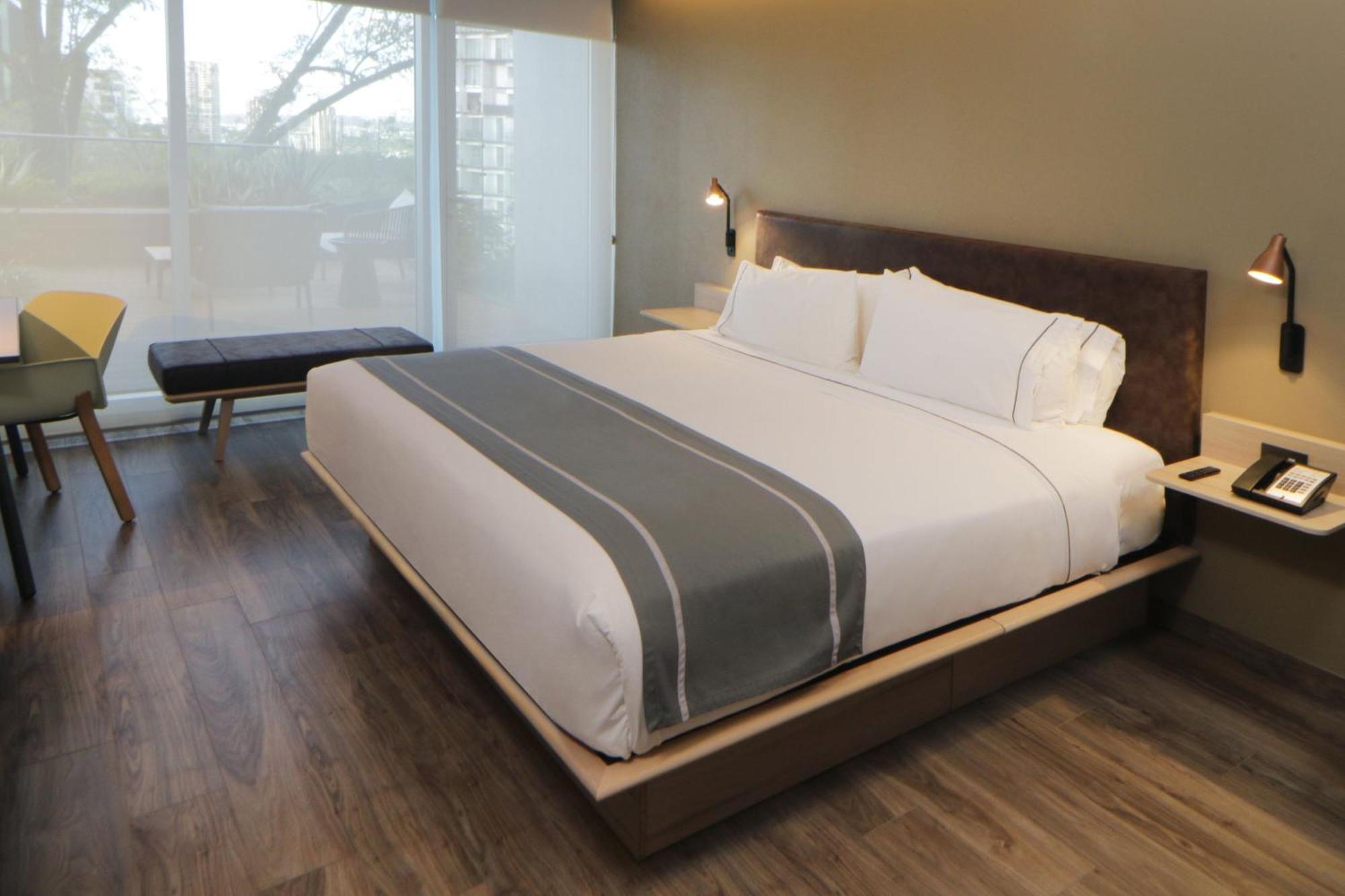 City Express Plus By Marriott Guadalajara Providencia Extérieur photo