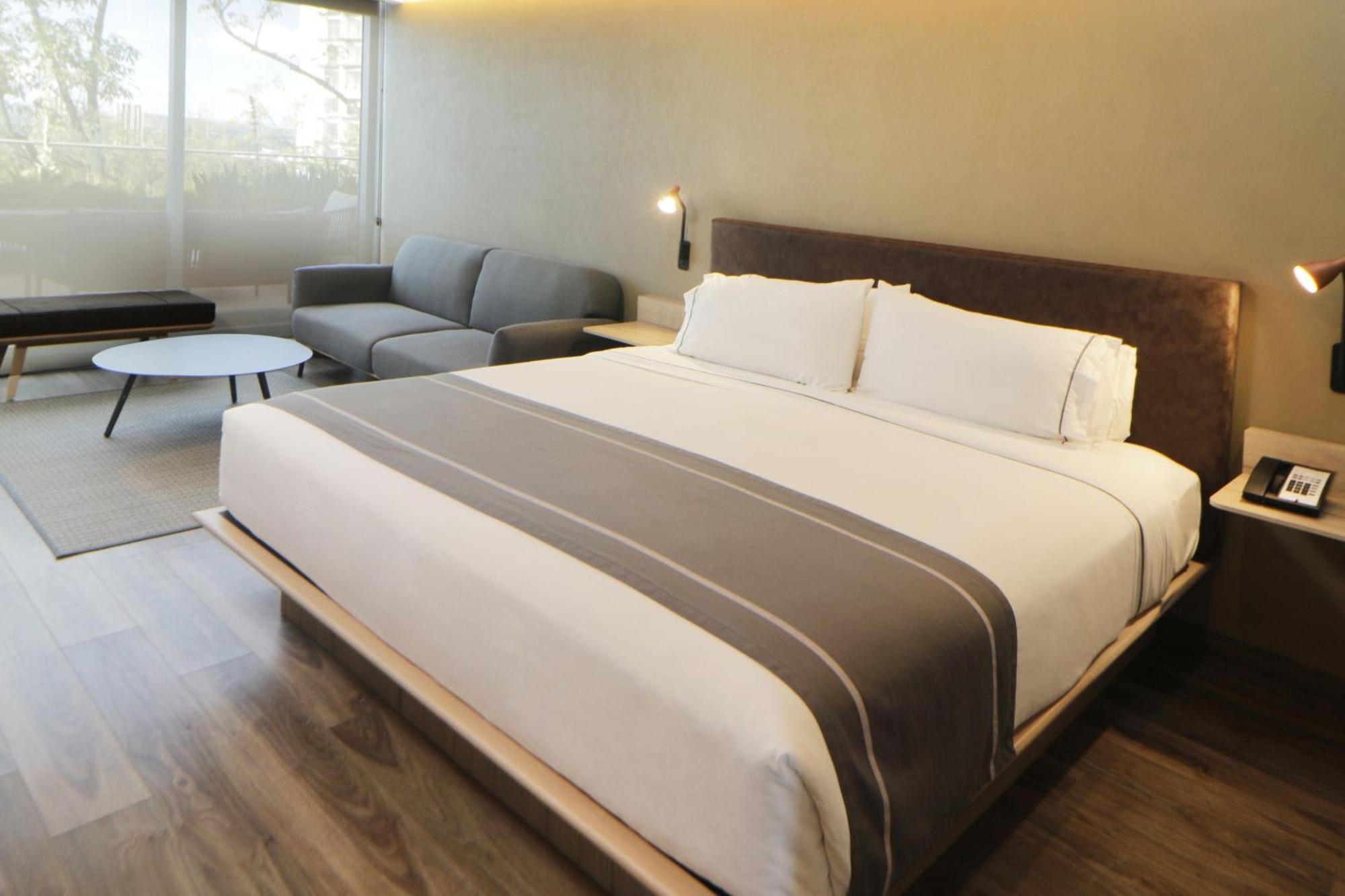 City Express Plus By Marriott Guadalajara Providencia Extérieur photo