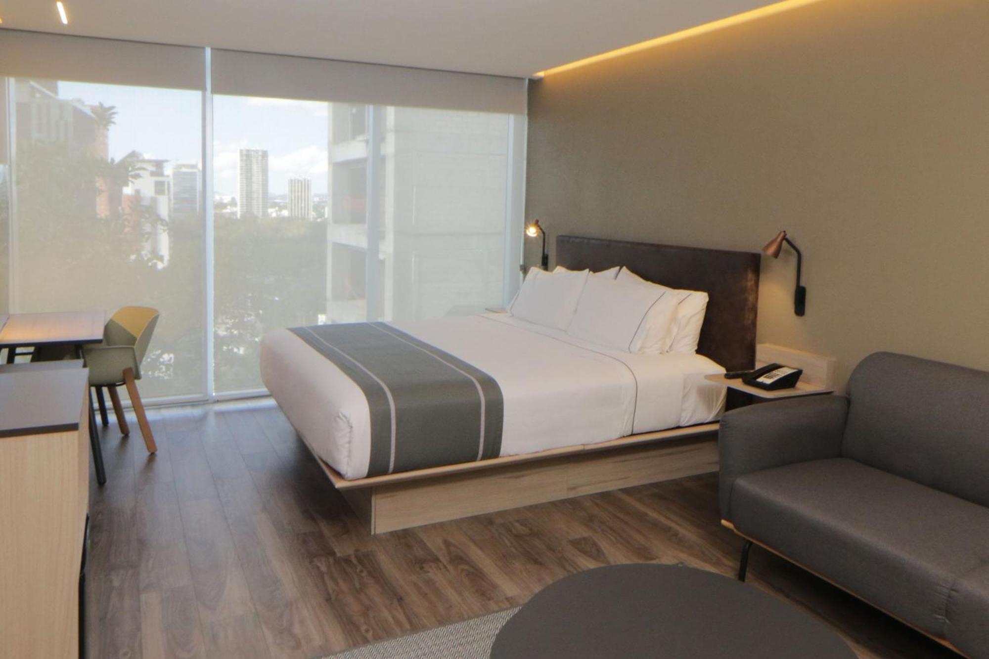 City Express Plus By Marriott Guadalajara Providencia Extérieur photo