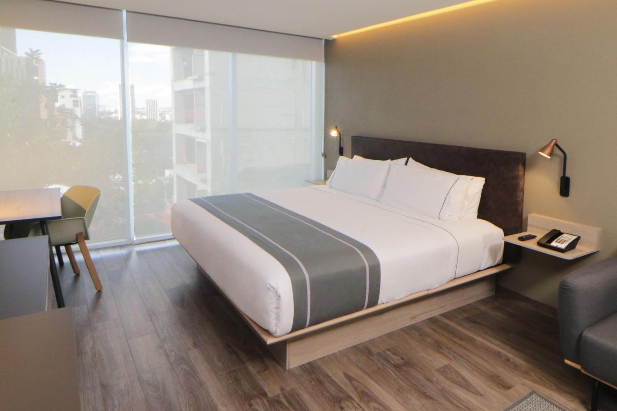 City Express Plus By Marriott Guadalajara Providencia Extérieur photo