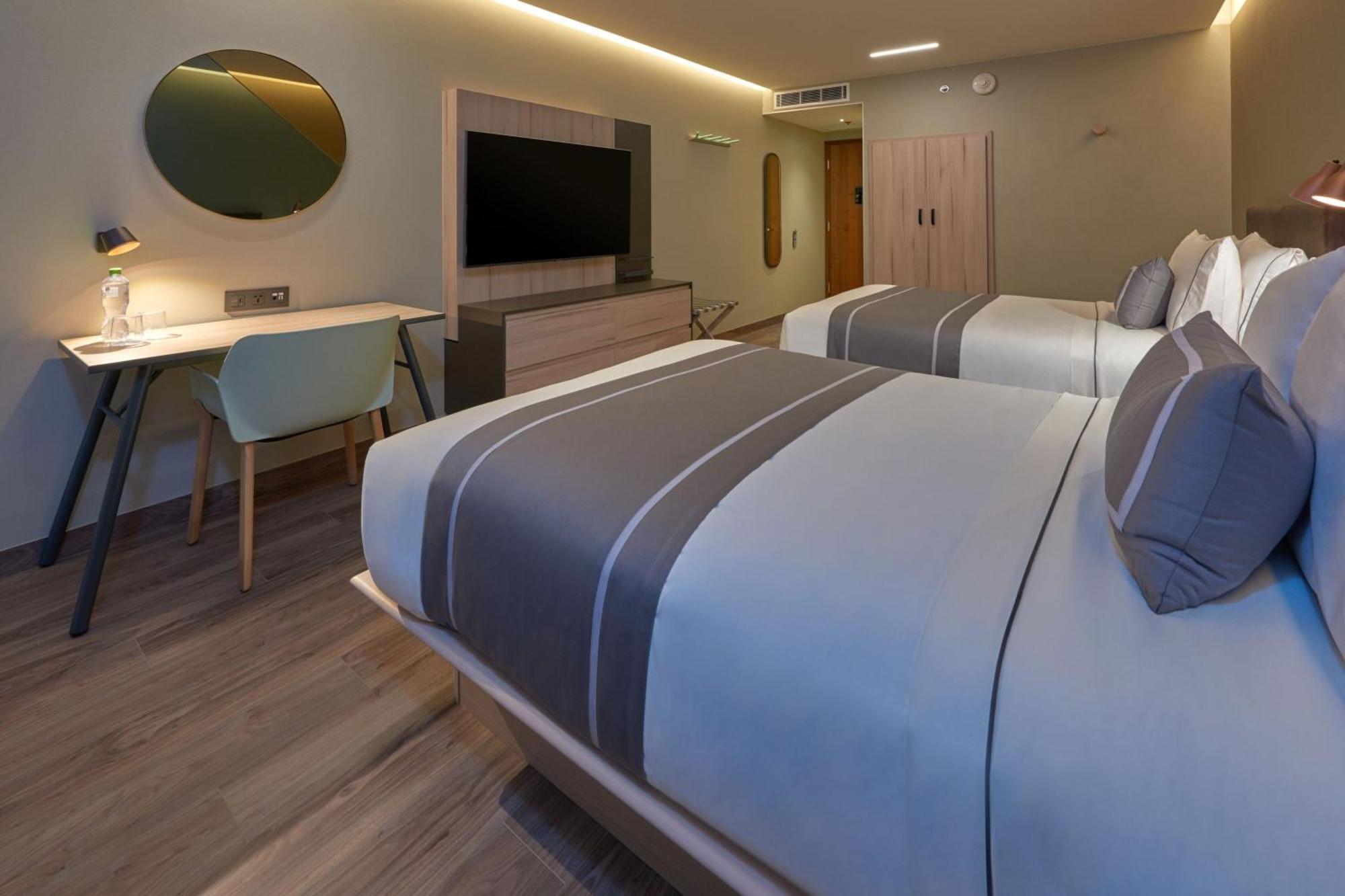 City Express Plus By Marriott Guadalajara Providencia Extérieur photo
