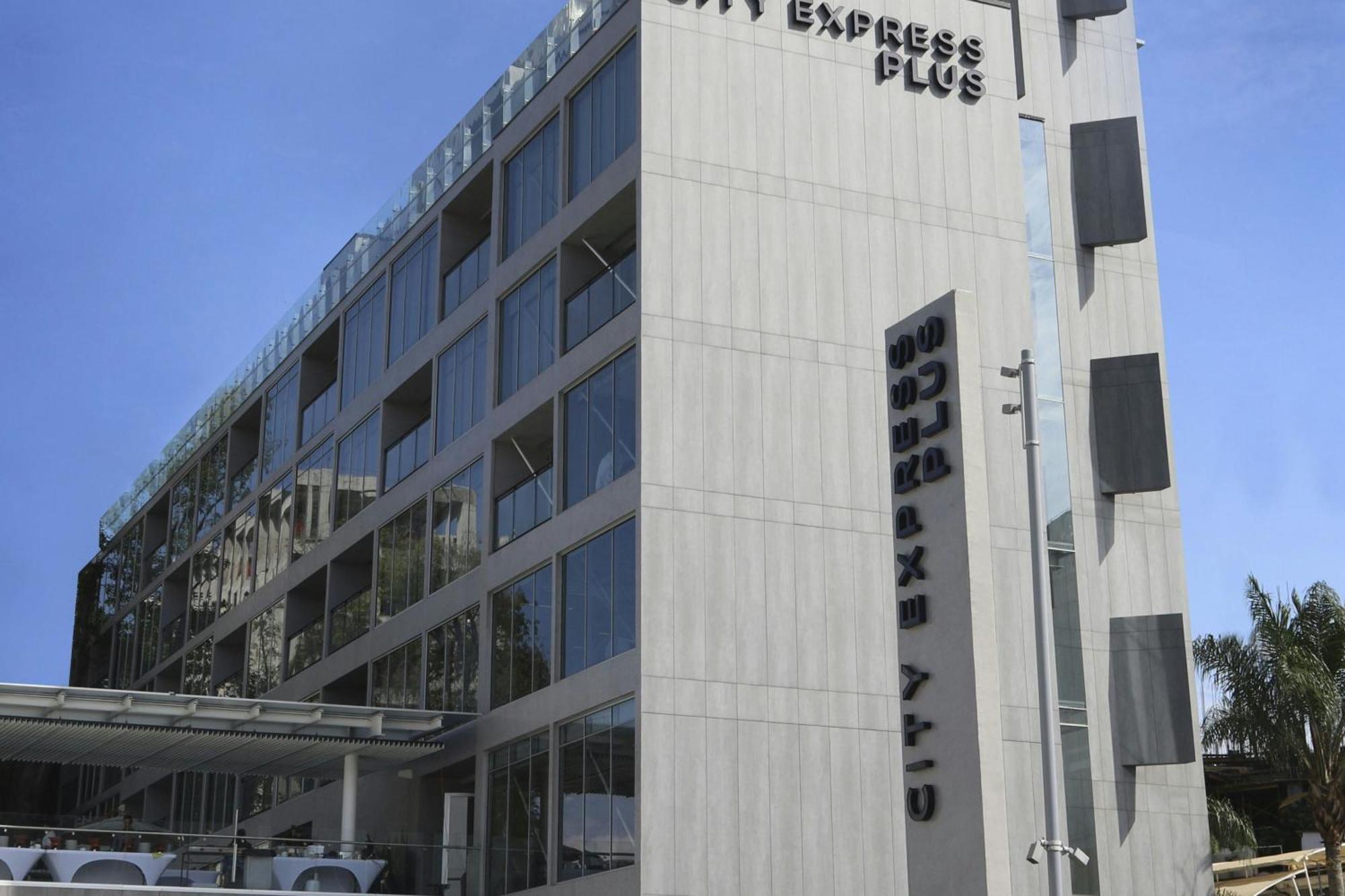 City Express Plus By Marriott Guadalajara Providencia Extérieur photo