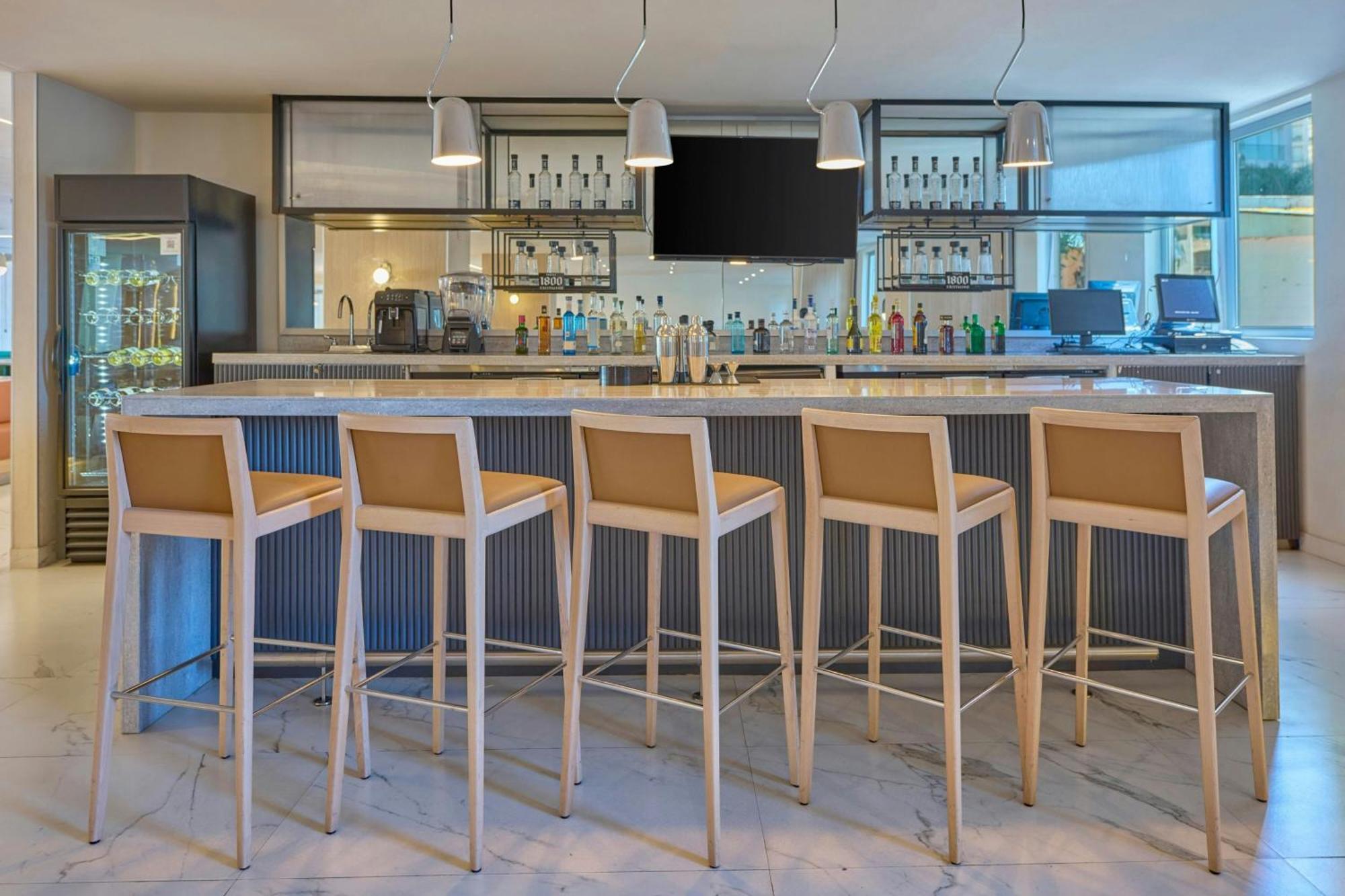 City Express Plus By Marriott Guadalajara Providencia Extérieur photo
