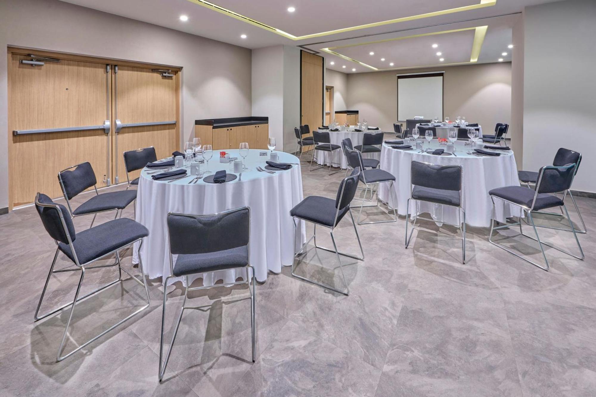 City Express Plus By Marriott Guadalajara Providencia Extérieur photo