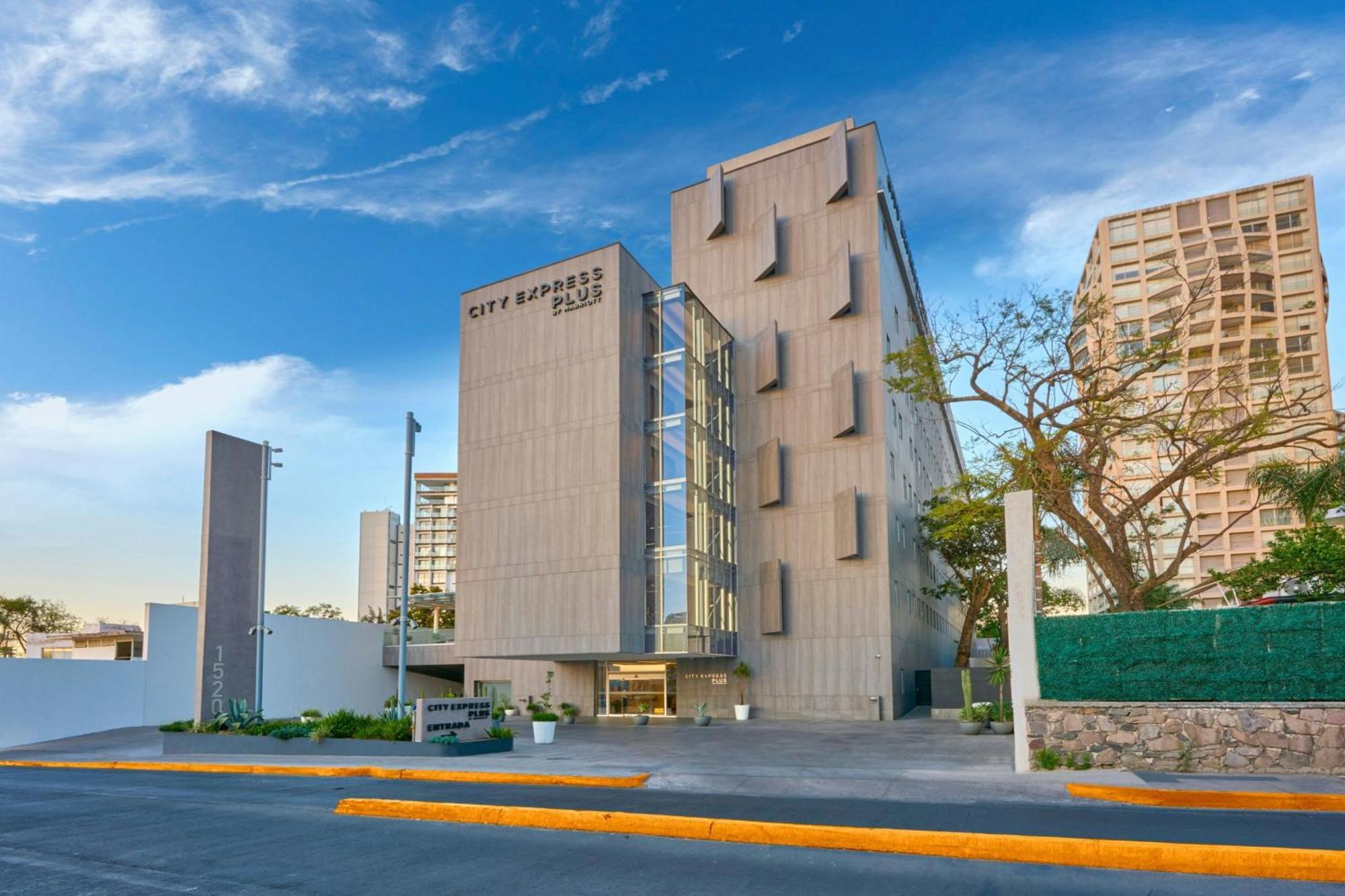 City Express Plus By Marriott Guadalajara Providencia Extérieur photo