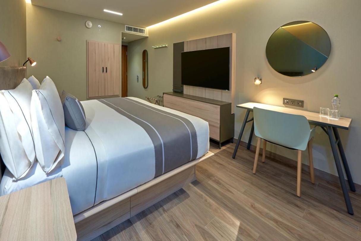 City Express Plus By Marriott Guadalajara Providencia Extérieur photo